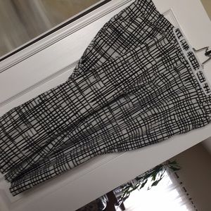 SALE! Ava & Viv patterned crop pants